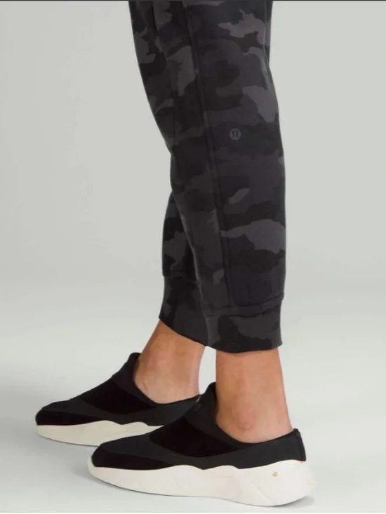 Lululemon Scuba High-Rise Jogger
7/8 Length Heritage 365 Camo Deep Coal Multi - Picture 5 of 13